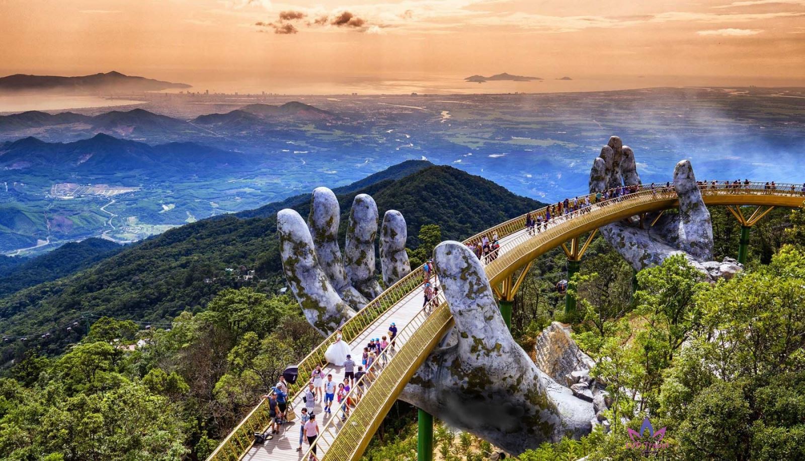 Ba Na hill golden hand bridge