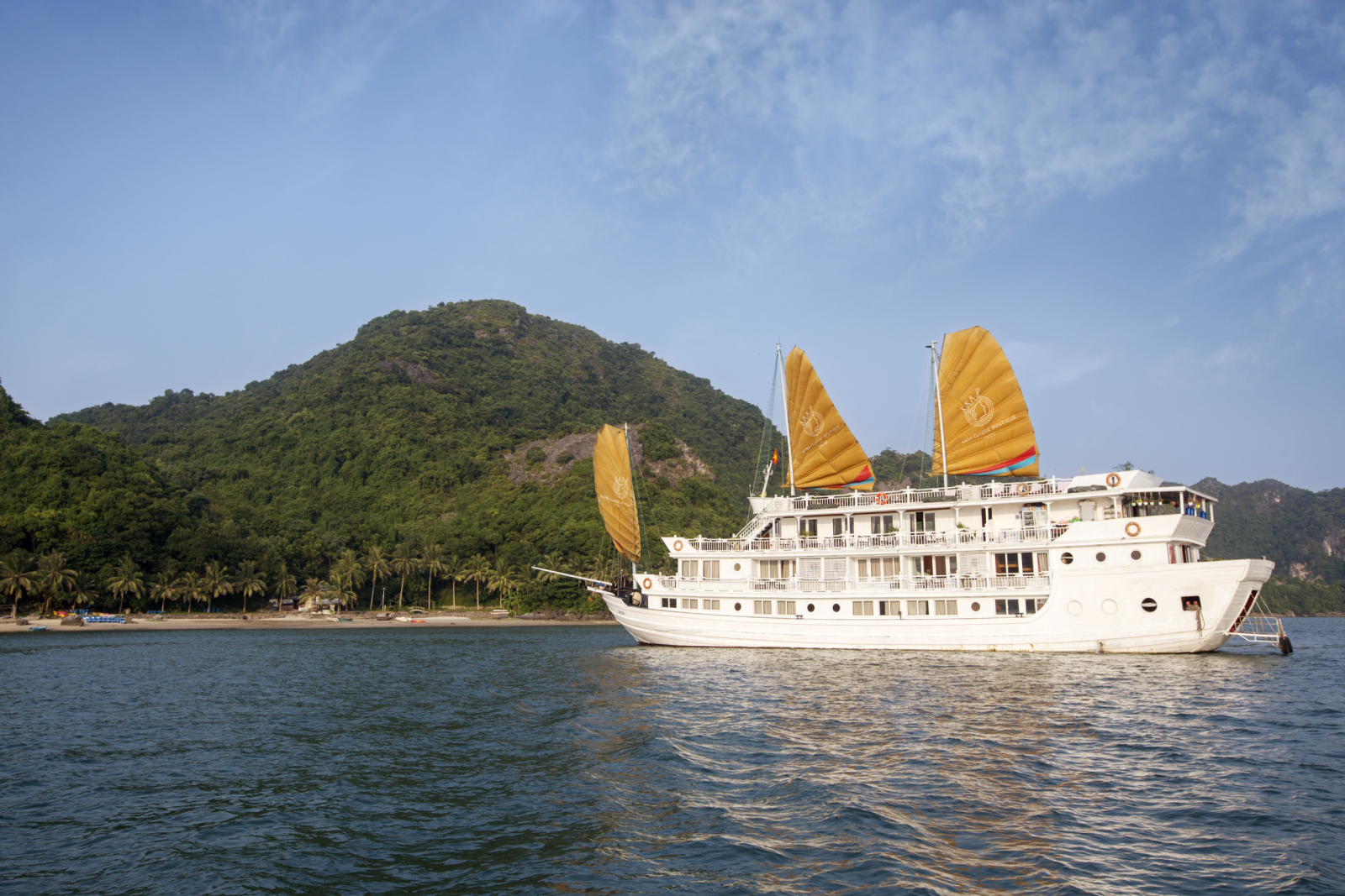 5-star Hera Classic Boutique Cruise / 2 Day 1 Night - Hanoi - Halong Bay Route