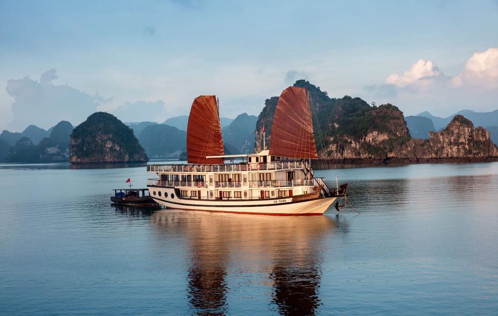 Halong Bay - Le Journey Cruise 2 Days 1 Night Trip