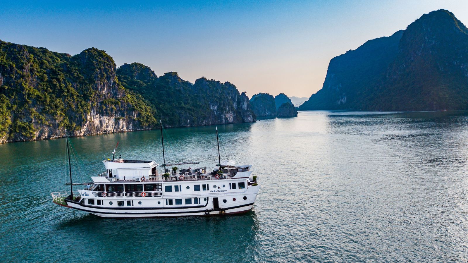 visit halong bay