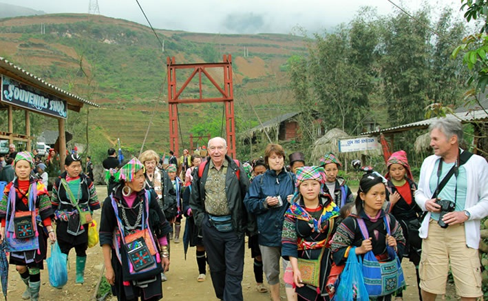 Lung Khau Nhin Market (Thursday) – Sapa Tour – 2 Days