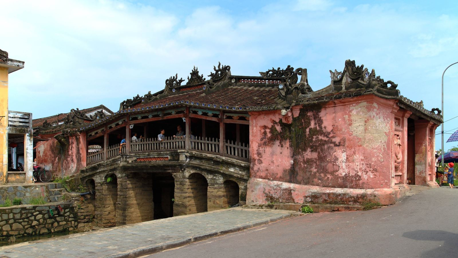 Hoi an house bridge 