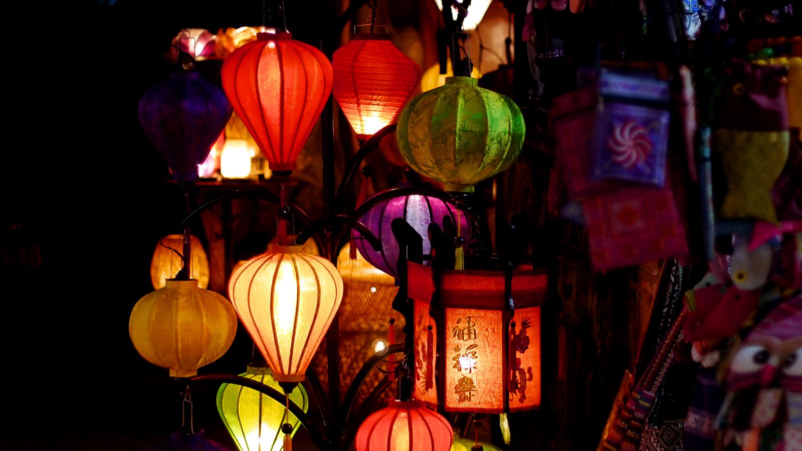 Hoi An & Ho Chi Minh 6 Day Tour 