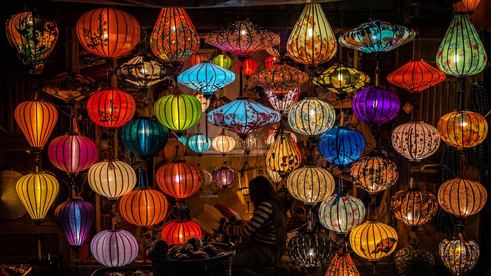 LANTERN MAKING –BE A REAL FAMER AT TRA QUE VILLAGE